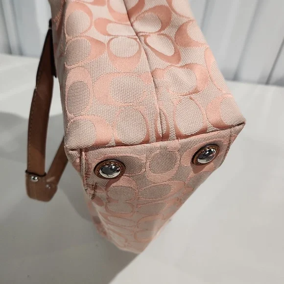 Coach - Picture 14 of 15